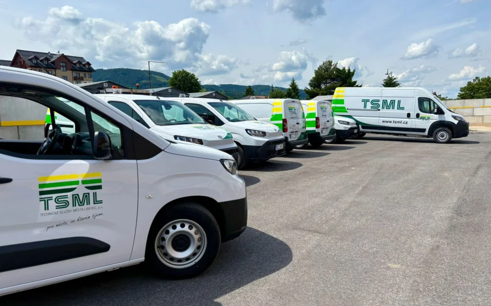 Technické služby v Liberci pořídily sedm elektromobilů, nahradí starší dieselové vozy