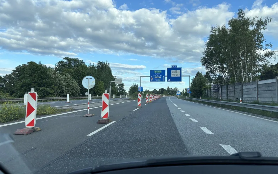 Dopravu na I/35 a u křižovatky Sněhulák v Liberci komplikuje příprava stavby