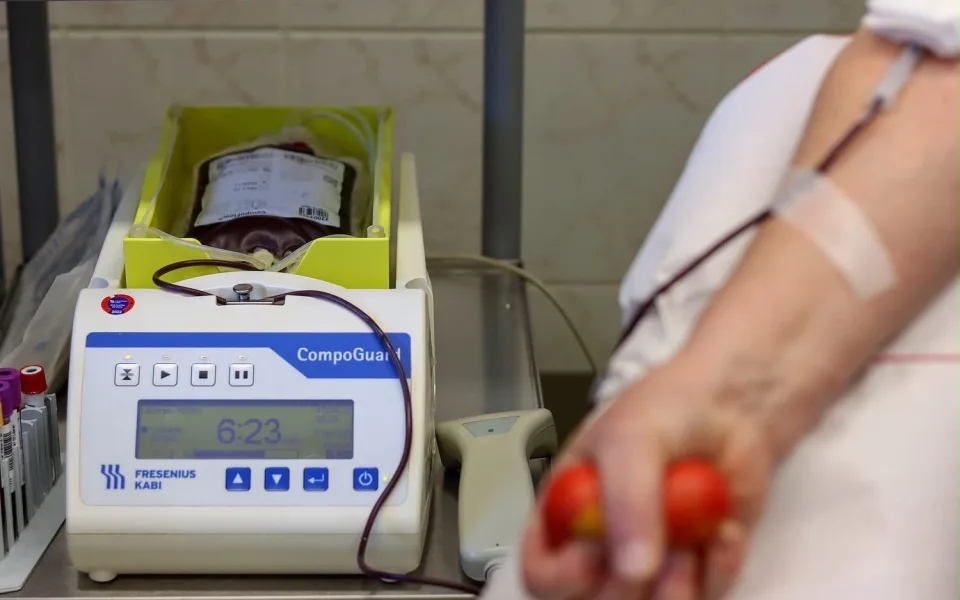 Je světový den dárců krve. Transfuzka liberecké nemocnice u té příležitosti hledá prvodárce