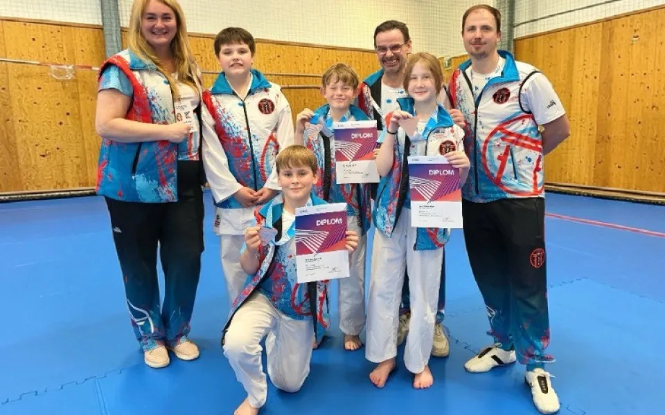 Karate Slavia Liberec slaví 50 let. Na mistrovství republiky vybojovala tři medaile