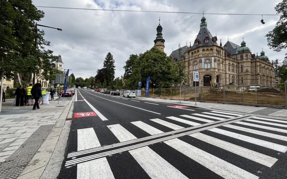 Vítězná ulice v Liberci je průjezdná bez omezení, práce především na přilehlém parku pokračují