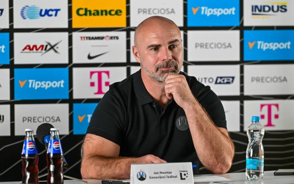 Slovan novou sezonu začne na hybridu. Věříme, že pomůže terénu i hře, řekl Nezmar