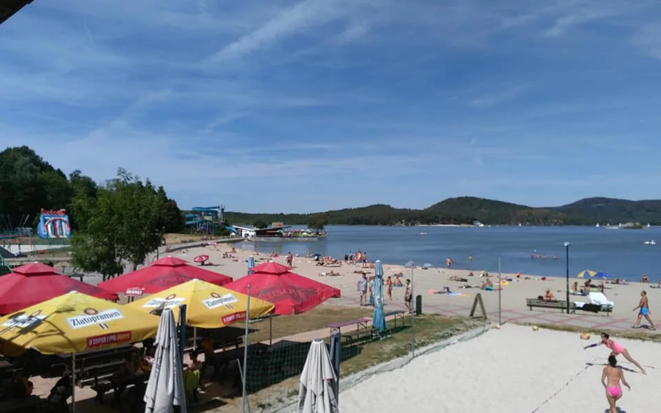V Libereckém kraji má z koupališť zhoršenou kvalitu vody Máchovo jezero