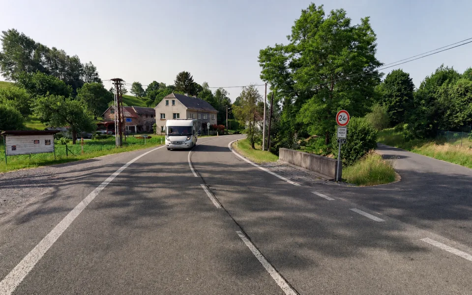 Řidiče čekají další omezení, silničáři opraví most na silnici I/13