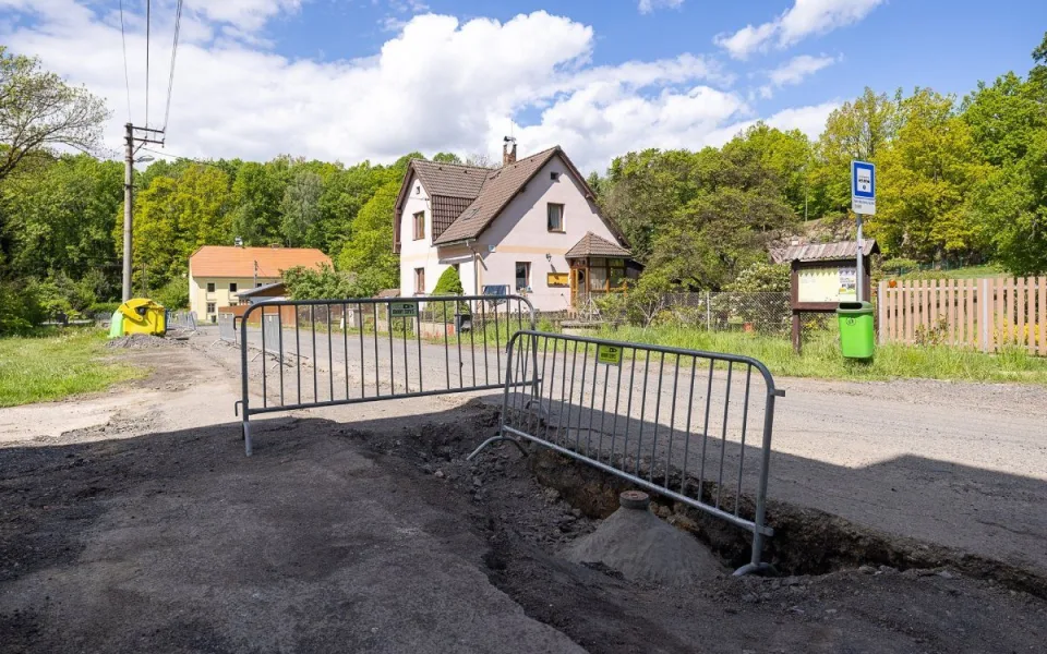 Budování přípojek k novému vodovodnímu řadu ve Václavicích