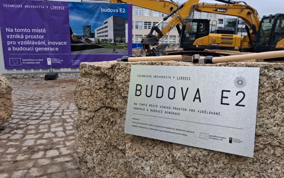 V Liberci začala stavba budovy za půl miliardy. Přestěhuje se sem fakulta i knihovna