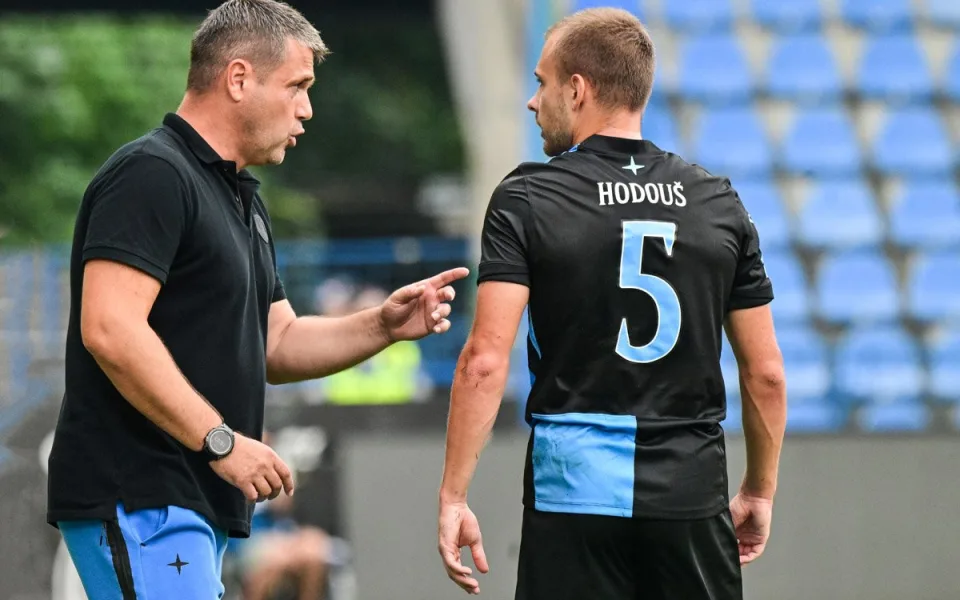 Nemyslím si, že to je červená, štvalo Hodouše. Kušej se po zápase omlouval