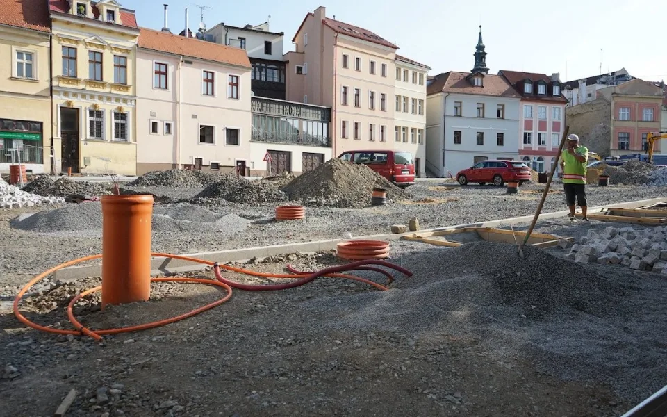 Náměstí v České Lípě dostane novou dlažbu. Vznikne i obrys bývalého kostela
