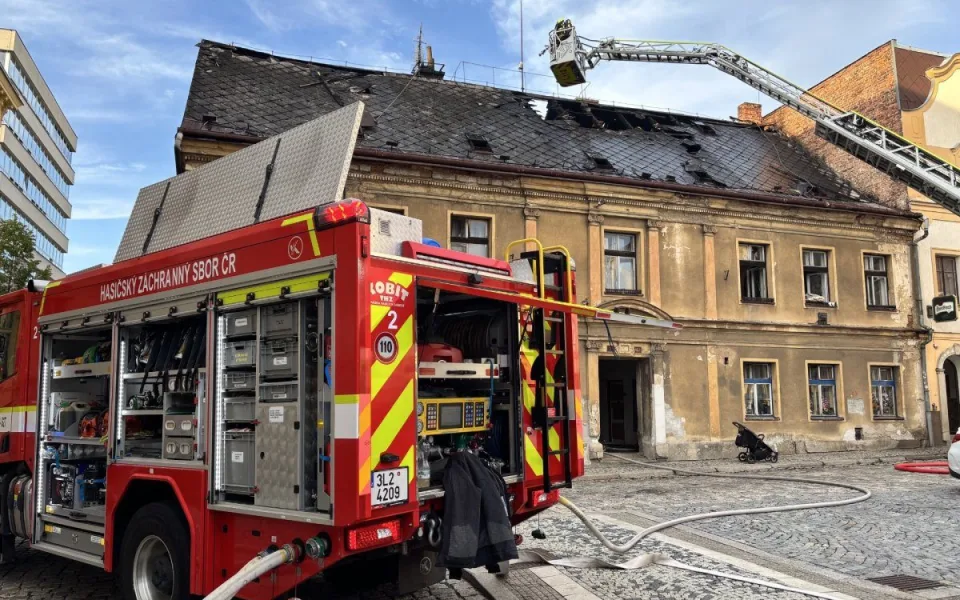 Nedělní požár domu v centru Liberce způsobil škodu dva miliony korun