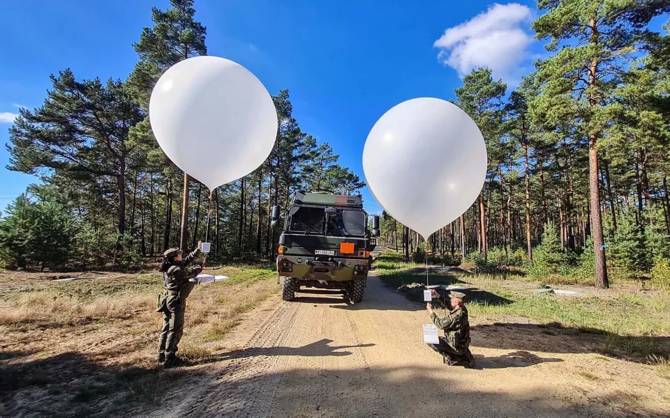 Německá armáda cvičí u hranic, do Libereckého kraje mohou doletět balony s letáky