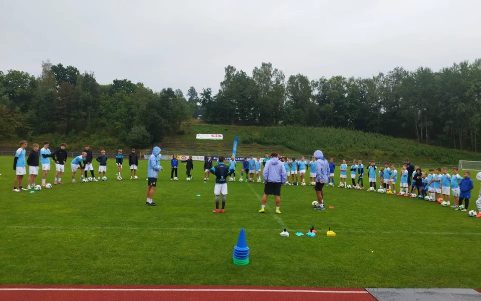 Španělská fotbalová škola ve Frýdlantu: Děti i trenéry školil slavný Espanyol